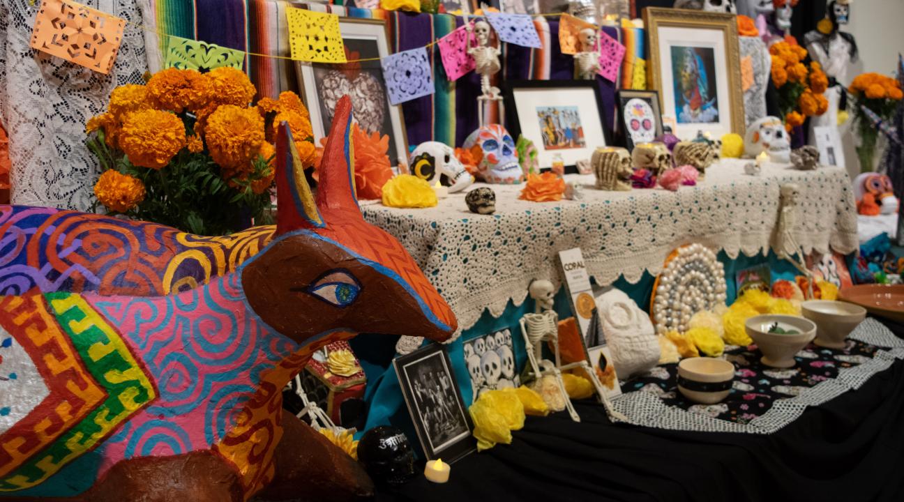 Día De Los Muertos Altar