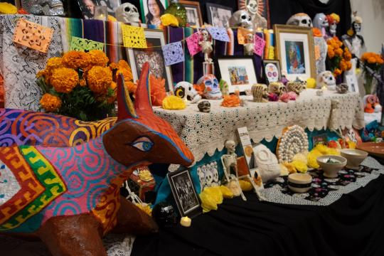 Día De Los Muertos Altar